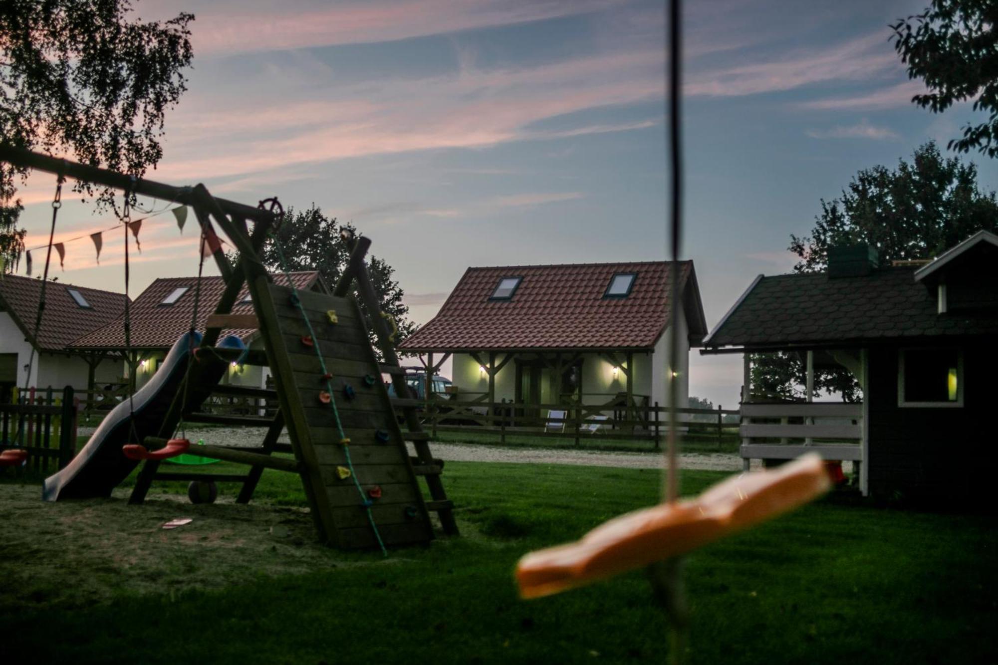 Ostoja - Na Kaszubach, Sauna, Balia-jacuzzi, Plac Zabaw, Tyrolka , Dwa Boiska, Miejsce Na Ognisko, Grill Gazowy Ferienhaus
