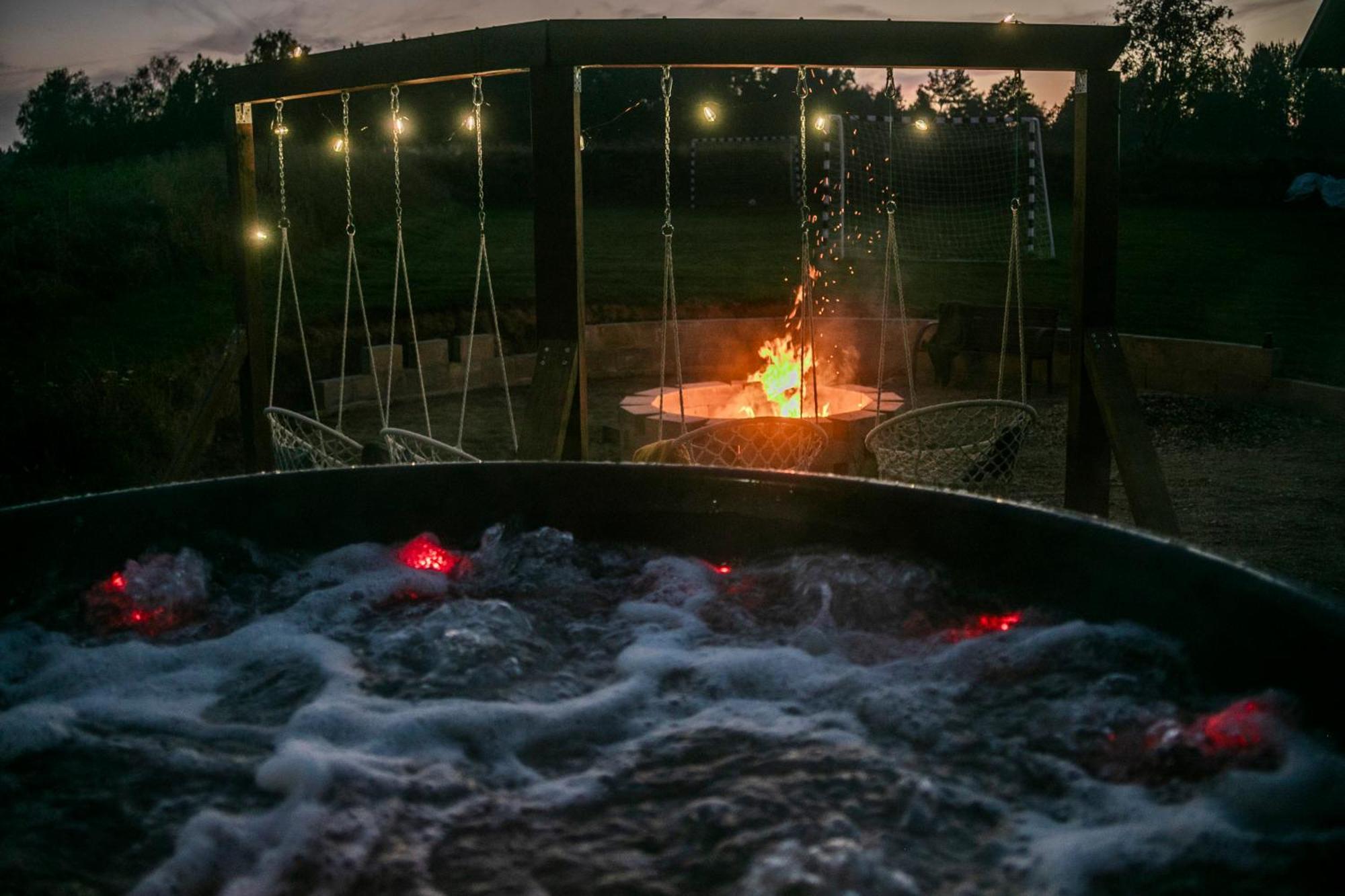 Ferienhaus Ostoja - Na Kaszubach, Sauna, Balia-jacuzzi, Plac Zabaw, Tyrolka , Dwa Boiska, Miejsce Na Ognisko, Grill Gazowy