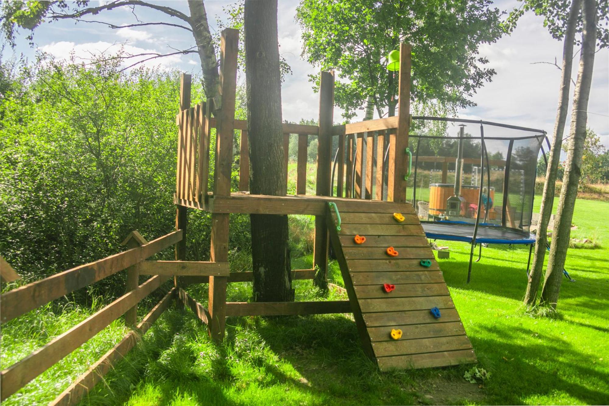 Ferienhaus Ostoja - Na Kaszubach, Sauna, Balia-jacuzzi, Plac Zabaw, Tyrolka , Dwa Boiska, Miejsce Na Ognisko, Grill Gazowy